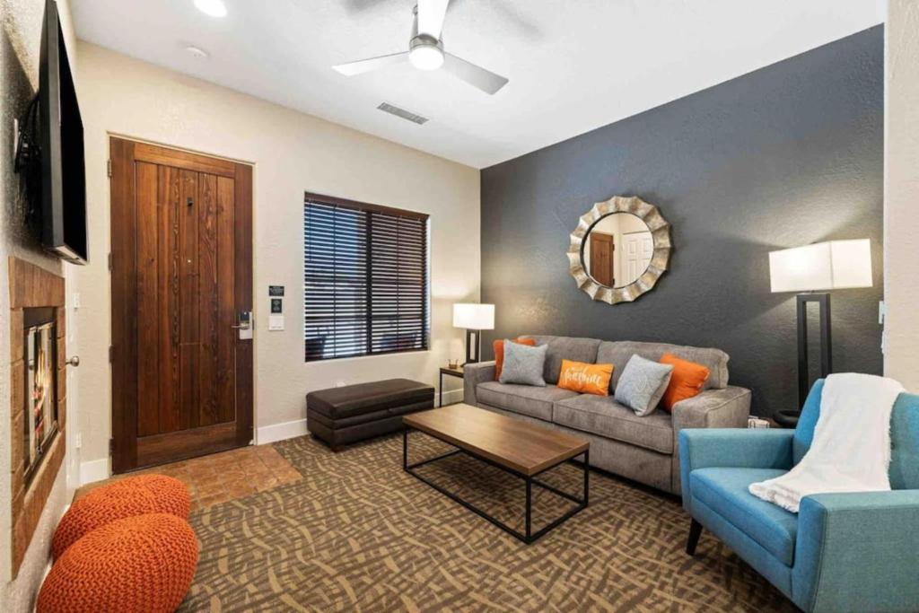 Χώρος καθιστικού στο La Quinta - Coachella Retreat 1 Bd w Pool Sleeps 4