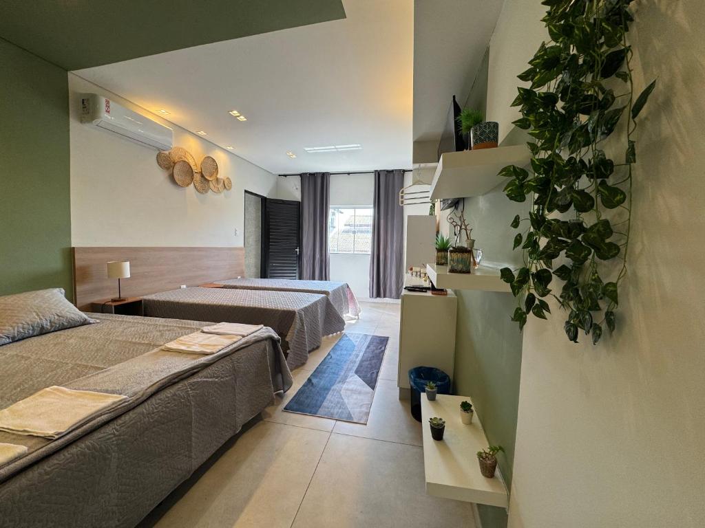 Ένα ή περισσότερα κρεβάτια σε δωμάτιο στο Studio no centro, a 50m da delegacia