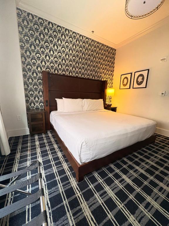 Q&C Hotel and Bar New Orleans, Autograph Collection - 
