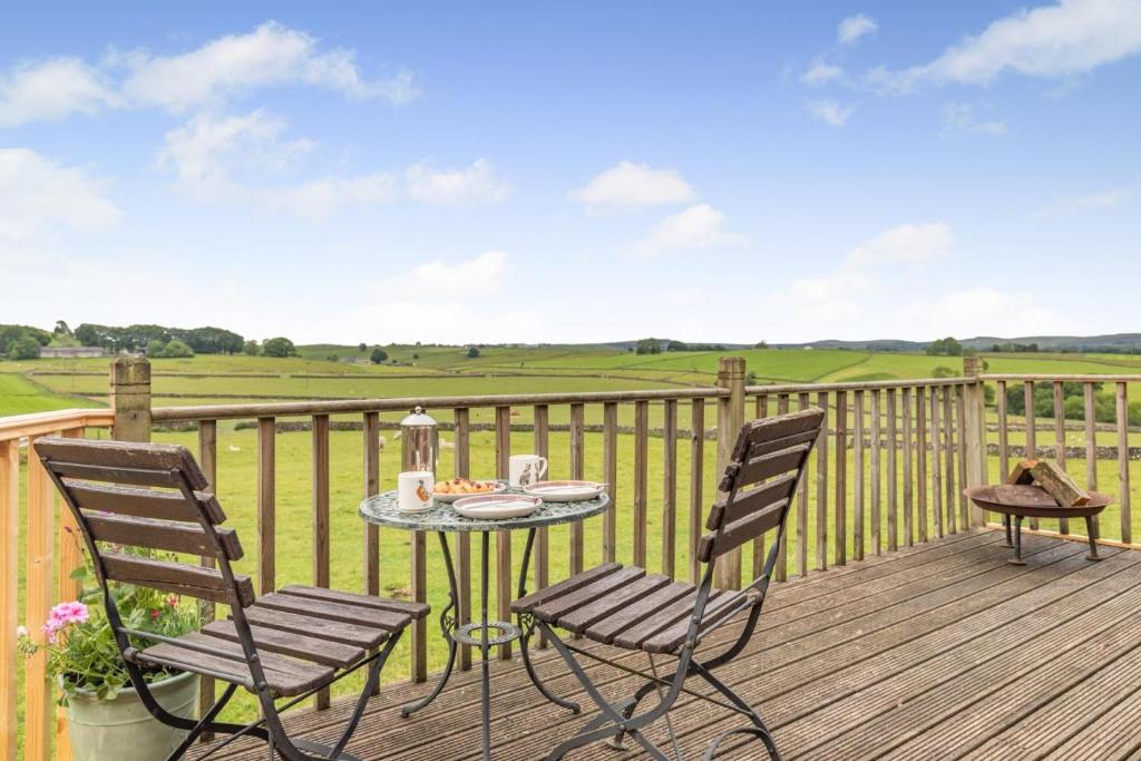 Rõdu või terrass majutusasutuses Hillside Hideout