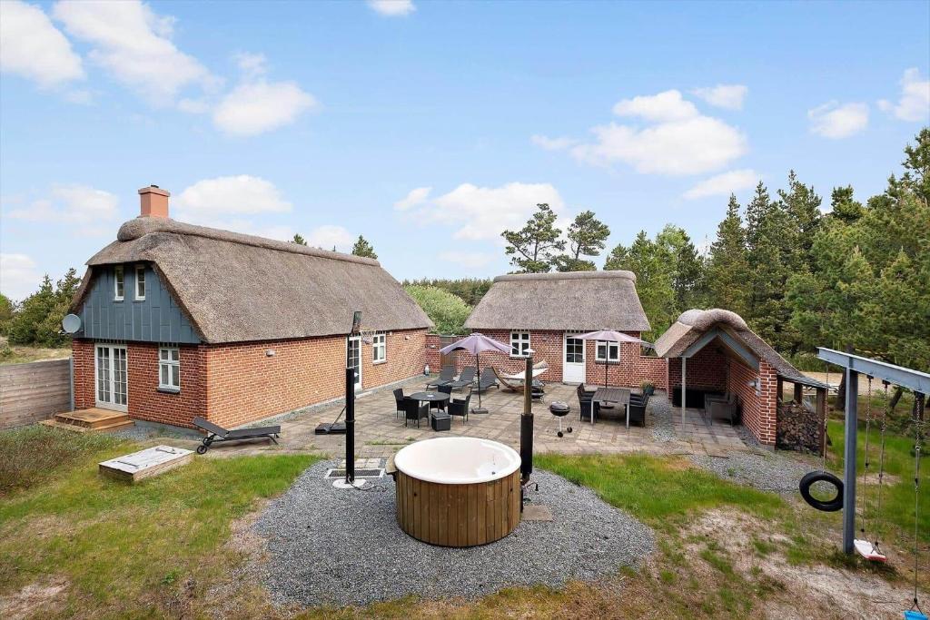 a home with a large yard with a building at 0123-Romo-Ivigtut-9 in Høm