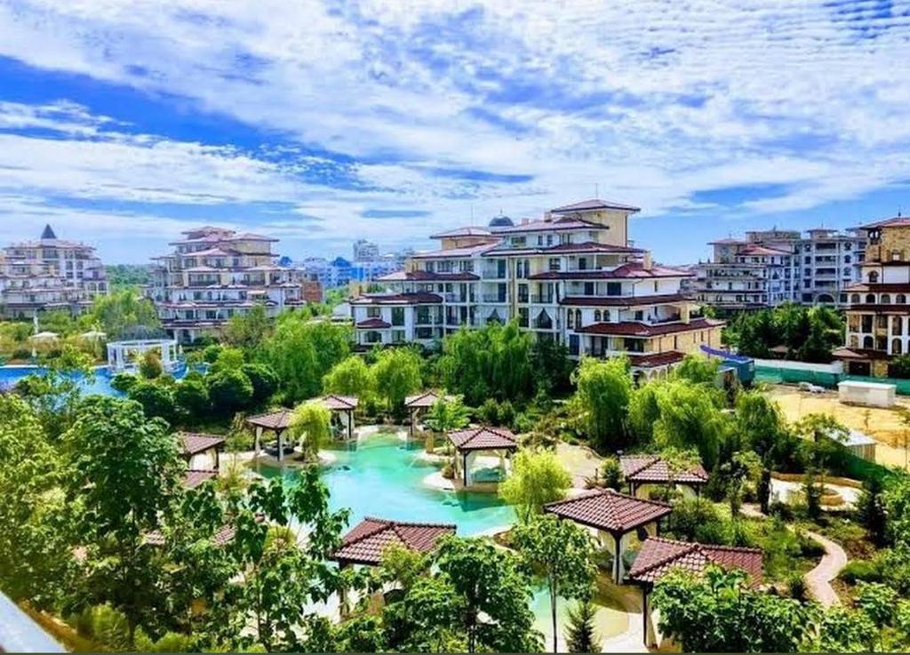 Πισίνα στο ή κοντά στο Эстебан с 2 спальнями