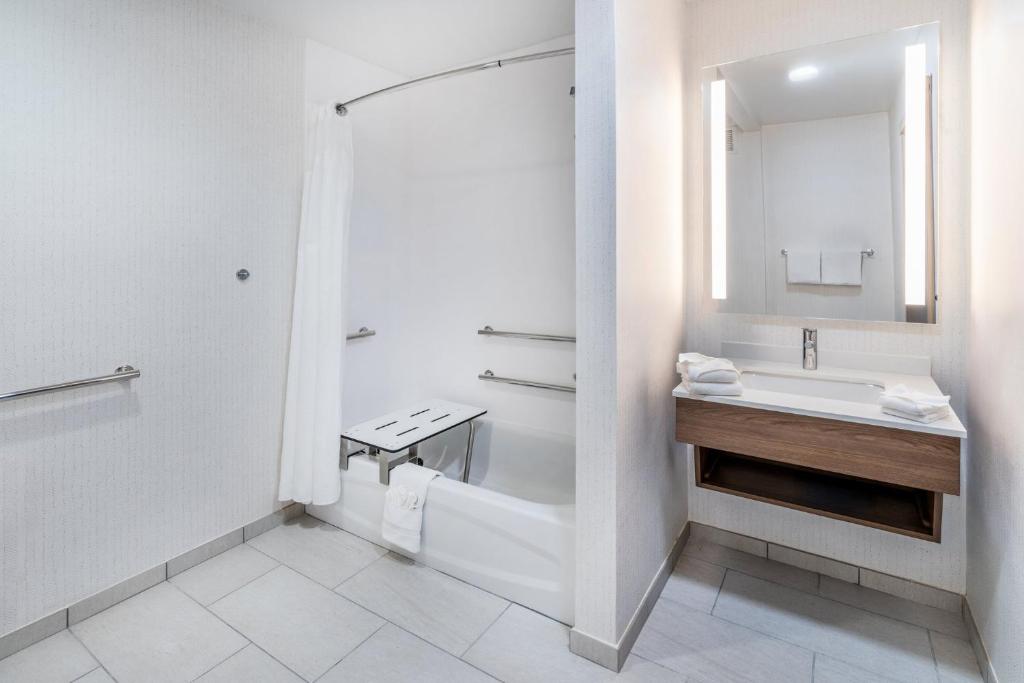 Holiday Inn Dublin - Pleasanton by IHG photo
