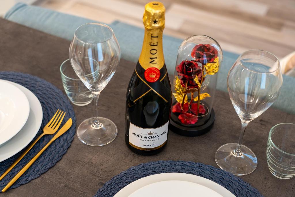 Navigli Vibes Suite - For Couples - Romantic - Parking