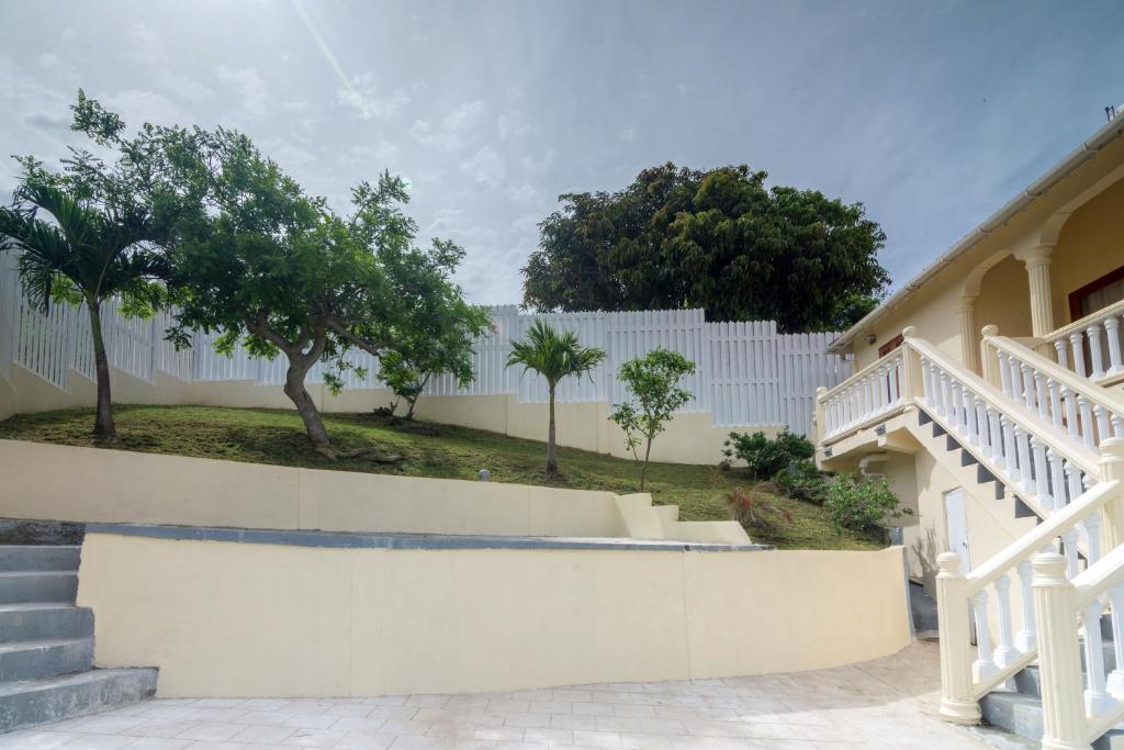 Κήπος έξω από το Sandrati Villa