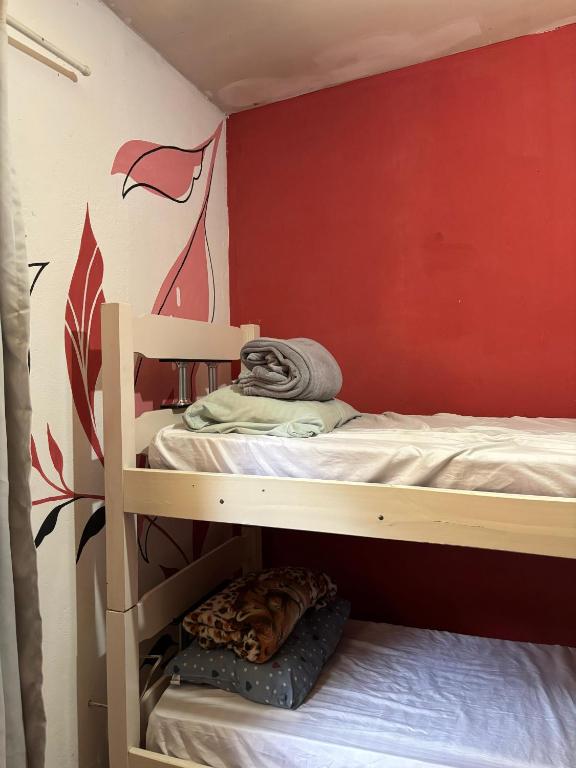 En eller flere senge i et værelse på Chalé Minas - Feminino