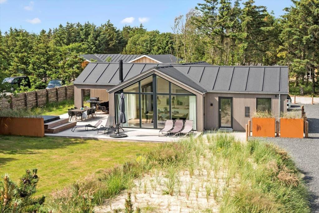 a house with a conservatory and a patio at BV208-Blavand-Strandparken-16 in Blåvand