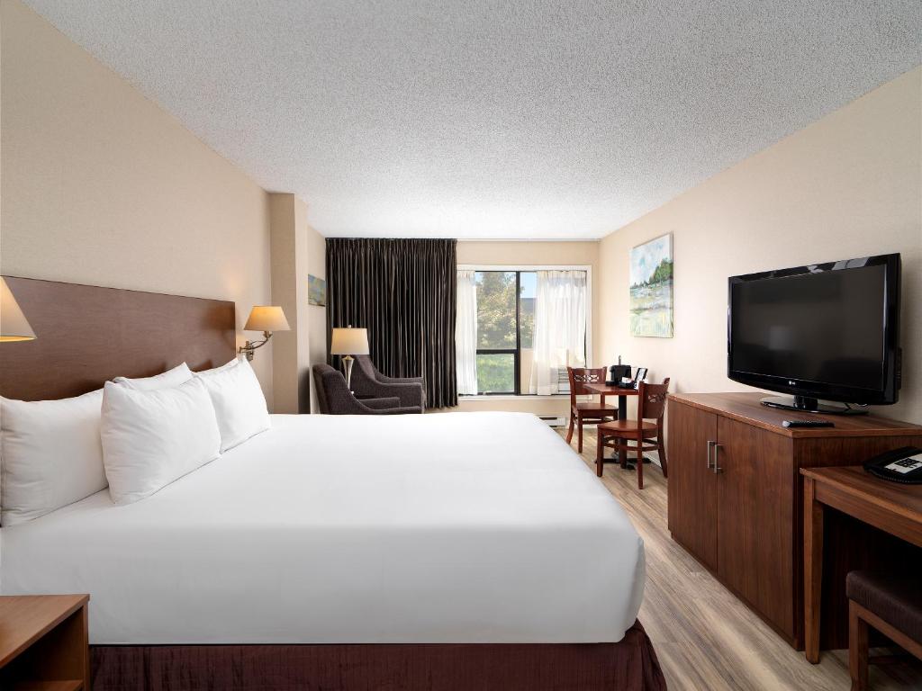 
Standard Room (Buckingham) with Kitchen
