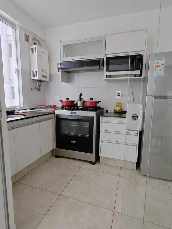 Kuchyň nebo kuchyňský kout v ubytování 2p Departamento en Torres Ventura