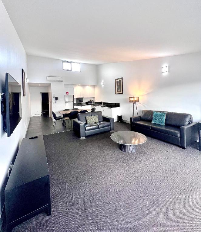 Crown on Darby Newcastle - Resim 30