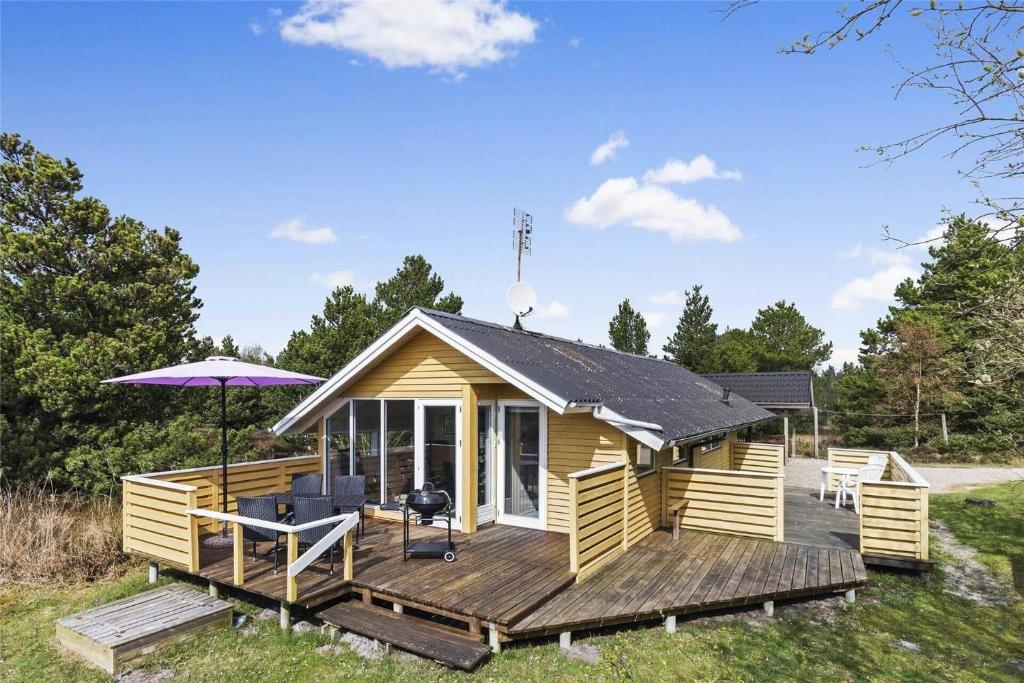 Το κτήριο όπου στεγάζεται  η παραθεριστική κατοικία