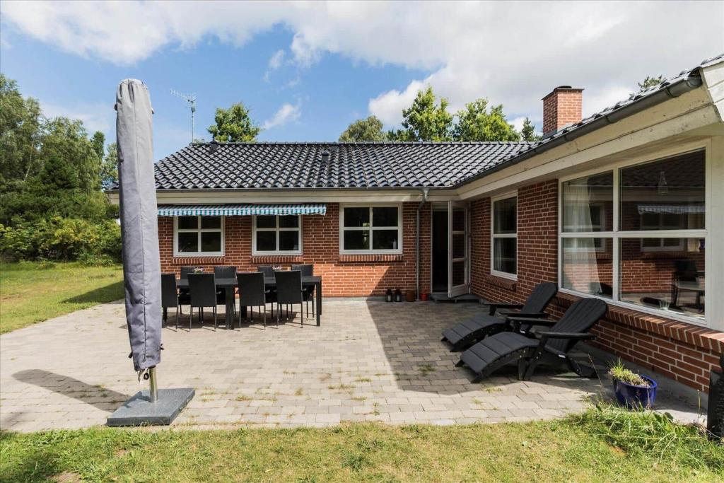 a patio with an umbrella and a table and chairs at 13387-Vig-Vej-11-4 in Vig