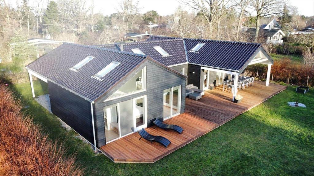 an overhead view of a house with a deck at 13303-Asnaes-Hove-Straede-42-D in Asnæs
