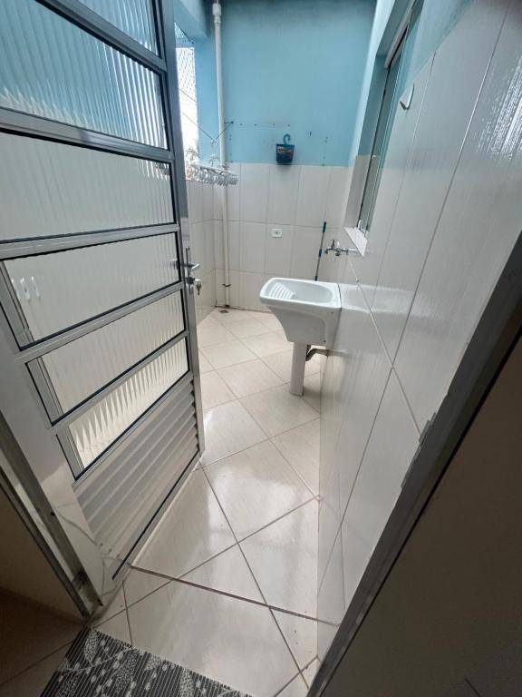 a bathroom with a toilet and a sink at Elite na Serra in Cunha