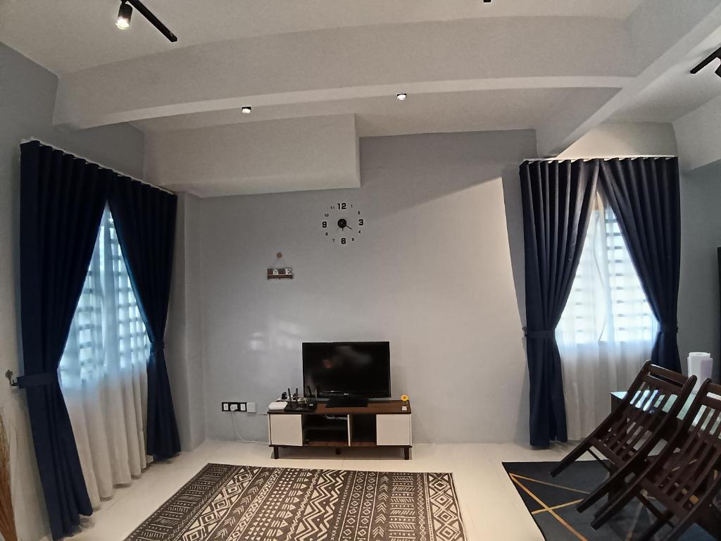 Μια τηλεόραση ή/και κέντρο ψυχαγωγίας στο Syaza Haven Homestay
