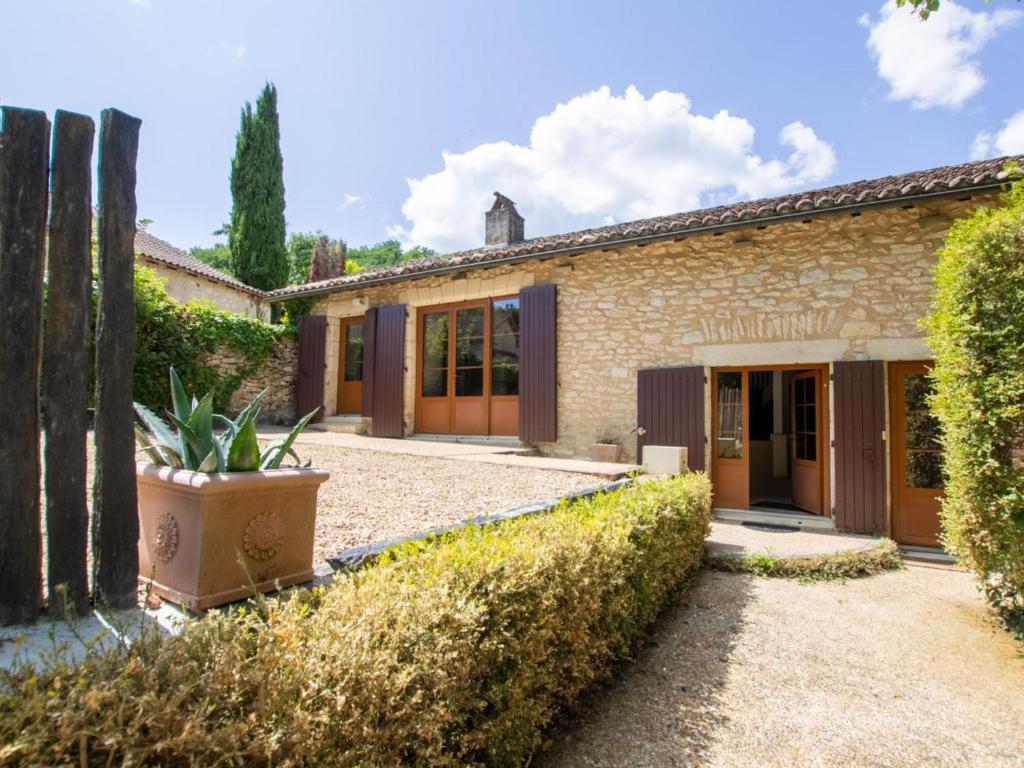 Το κτήριο όπου στεγάζεται  η παραθεριστική κατοικία