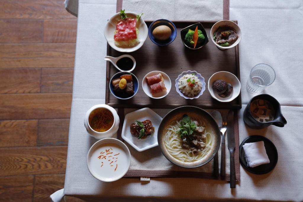 Jídlo v hotelu nebo okolí