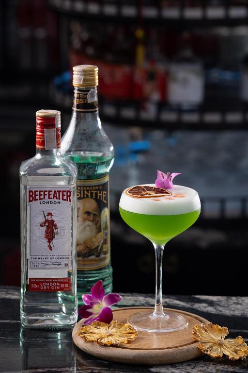 Le Premier Hotel & Rooftop Bar - 3