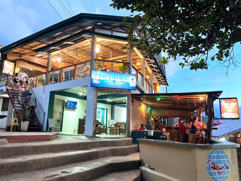 Beachfront Neptune Diving Resort Moalboal - Housity
