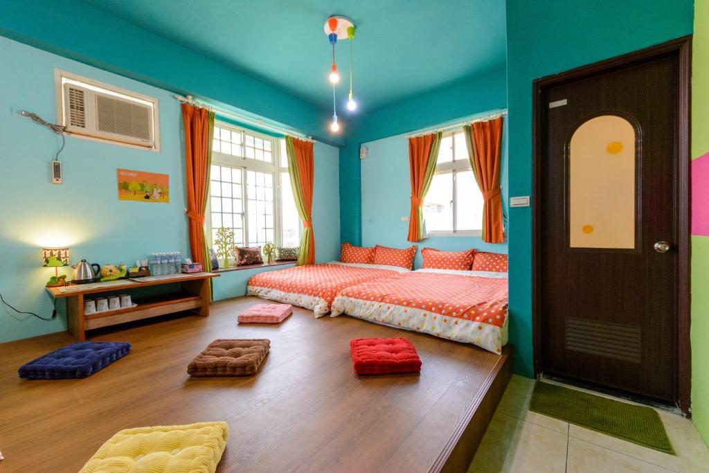 a bedroom with a bed in a room with blue walls at Hualien Macaron B&amp;B in Ji&#39;an
