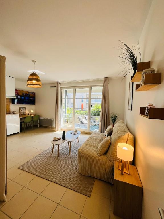 Studio Moderne avec Terrasse