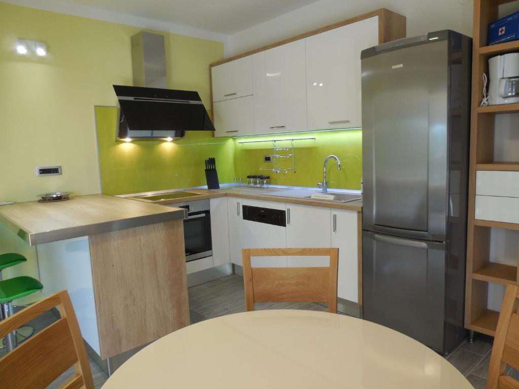 Kuchyň nebo kuchyňský kout v ubytování Apartments Jukic
