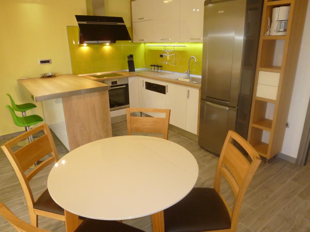 Kuchyň nebo kuchyňský kout v ubytování Apartments Jukic