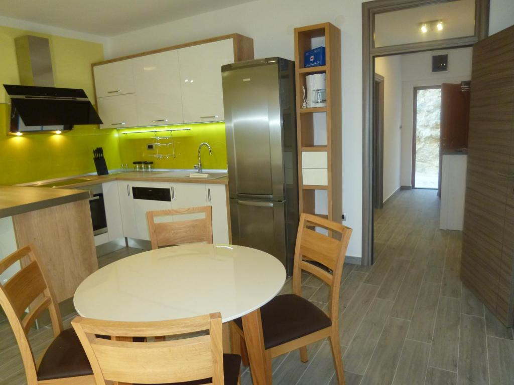 Kuchyň nebo kuchyňský kout v ubytování Apartments Jukic