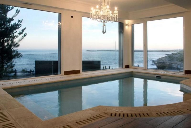 a swimming pool in a house with a view of the ocean at Las Piedras Beach Experience I in Mar del Plata