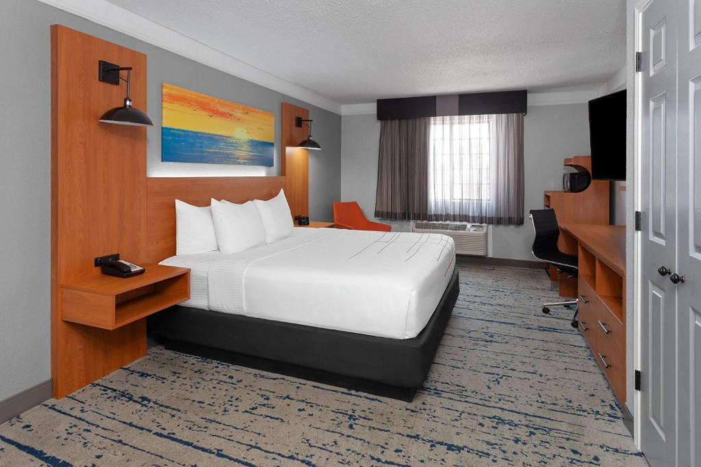La Quinta Inn by Wyndham Champaign - Habitación Deluxe Con Cama Extragrande