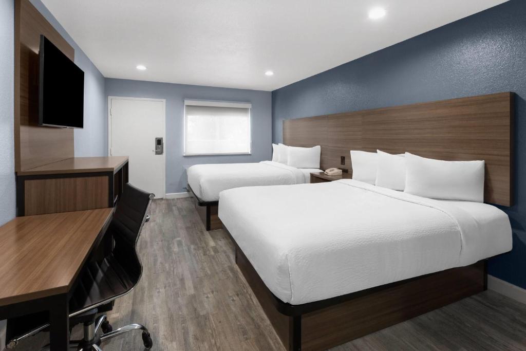 Days Inn by Wyndham Arroyo Grande Pismo Beach photo