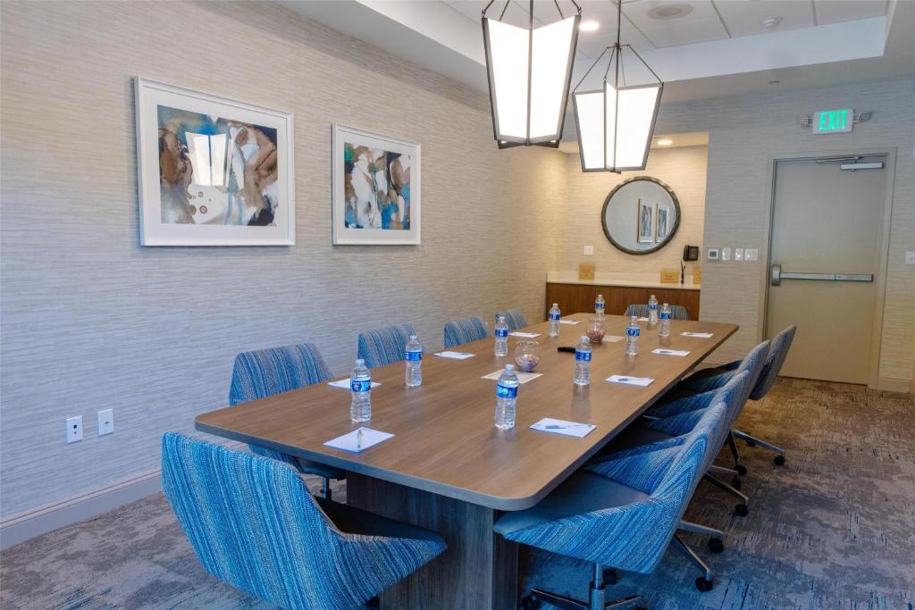 Hilton Garden Inn Lakewood photo