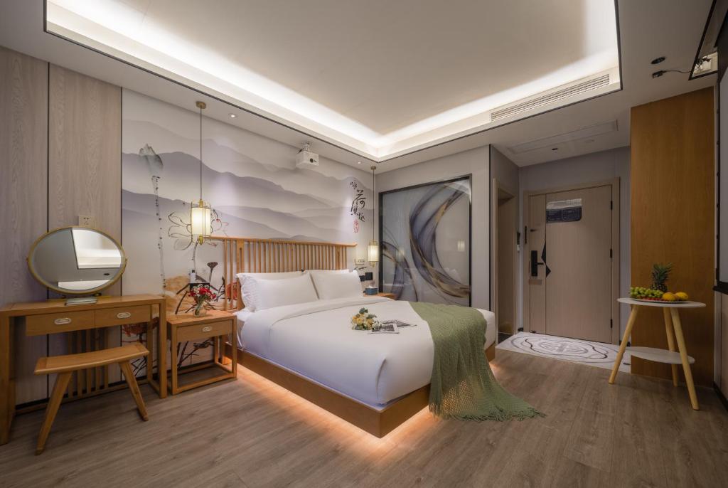 Ένα ή περισσότερα κρεβάτια σε δωμάτιο στο Bohan Shenhua Riverside Resort Hotel