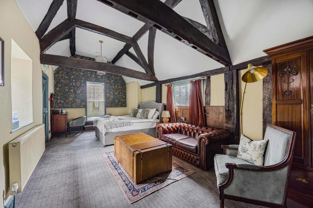 The Golden Pheasant Inn - Deluxe King Room