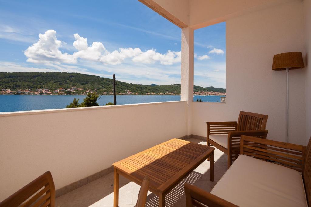 Apartment Pilatus Ošljak - Apartamento Con Vistas Al Mar