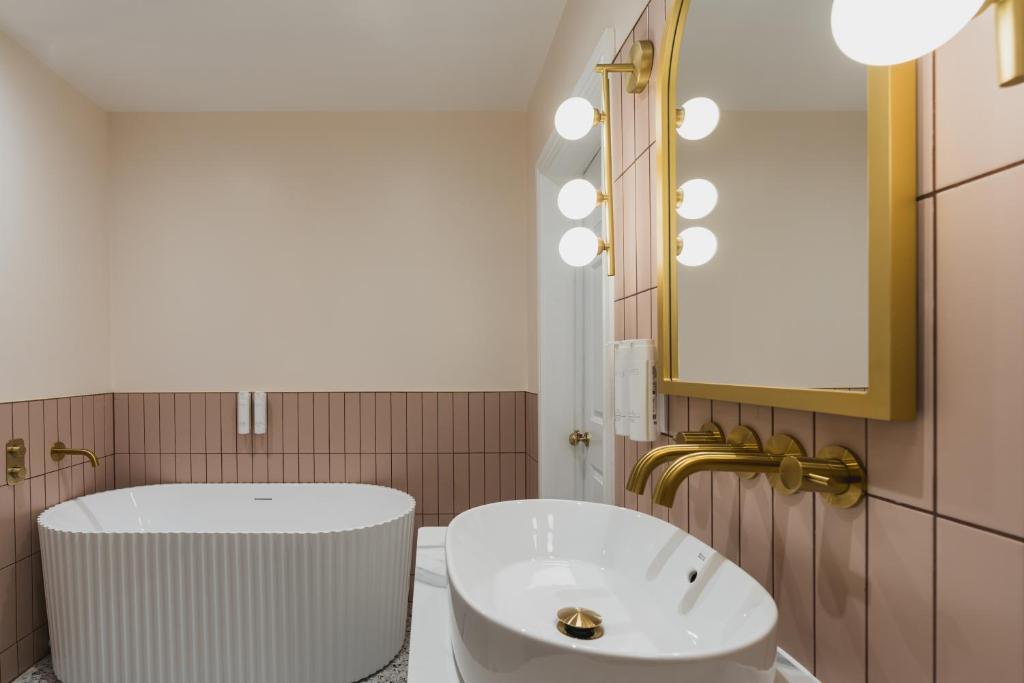 Grange Hotel - 