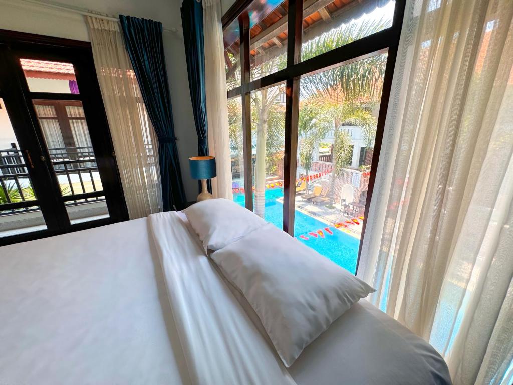 Suite Nhìn ra Hồ bơi