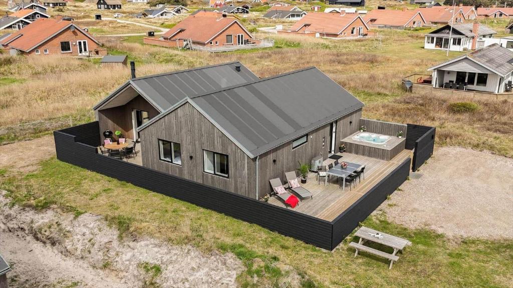an overhead view of a house with a deck at 244-Harboore-Knaresbrovej-17 in Harboør