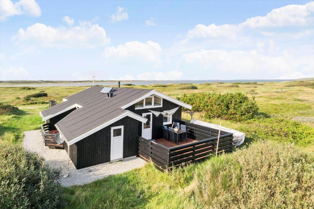a black and white house in the middle of a field at 518-Lemvig-Lyngsletten-50 in Lemvig
