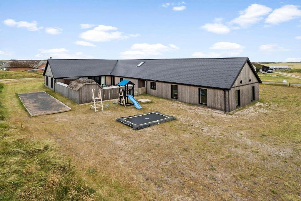 Το κτήριο όπου στεγάζεται  η παραθεριστική κατοικία