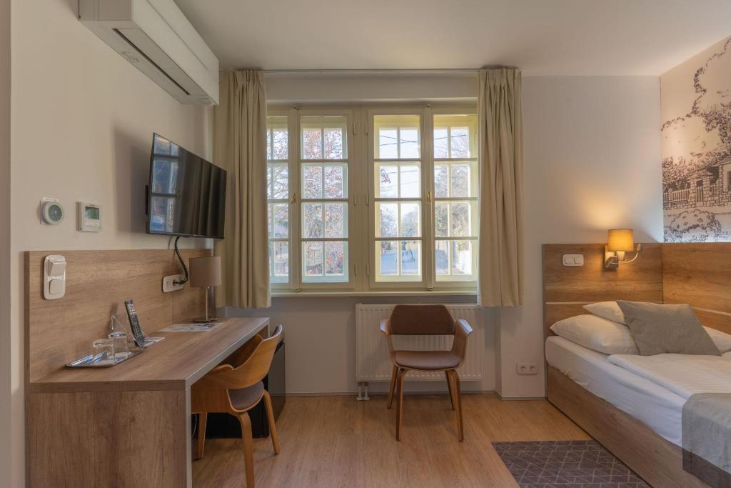 
Comfort Room with 2 Single Beds 
