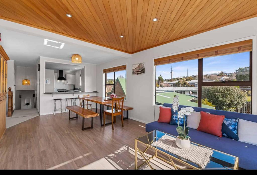 Spacious retreat with Mountain View - Resim 4