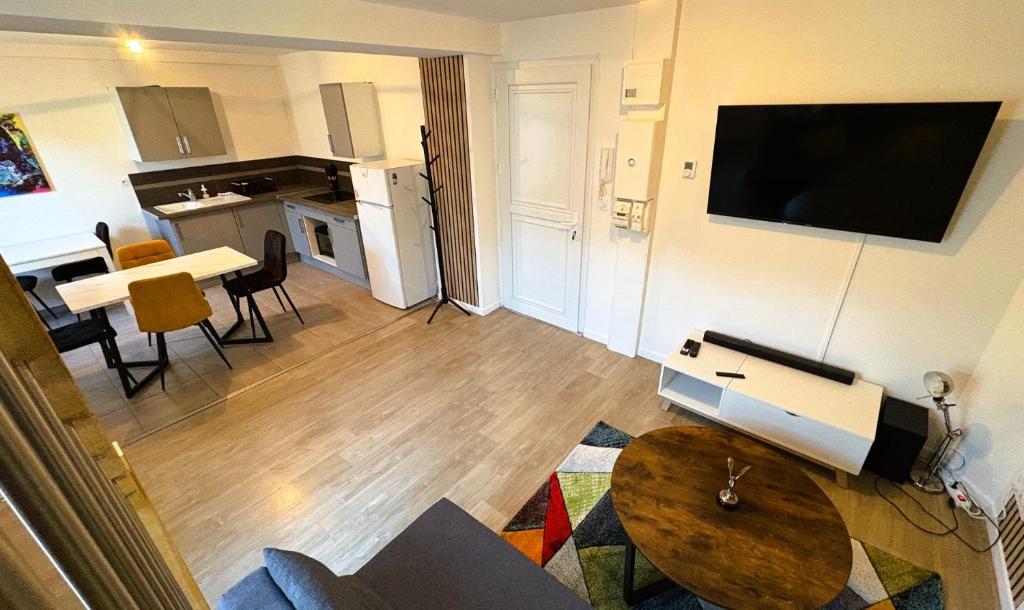 Μια τηλεόραση ή/και κέντρο ψυχαγωγίας στο Guangzhoù - Suite moderne - 4P