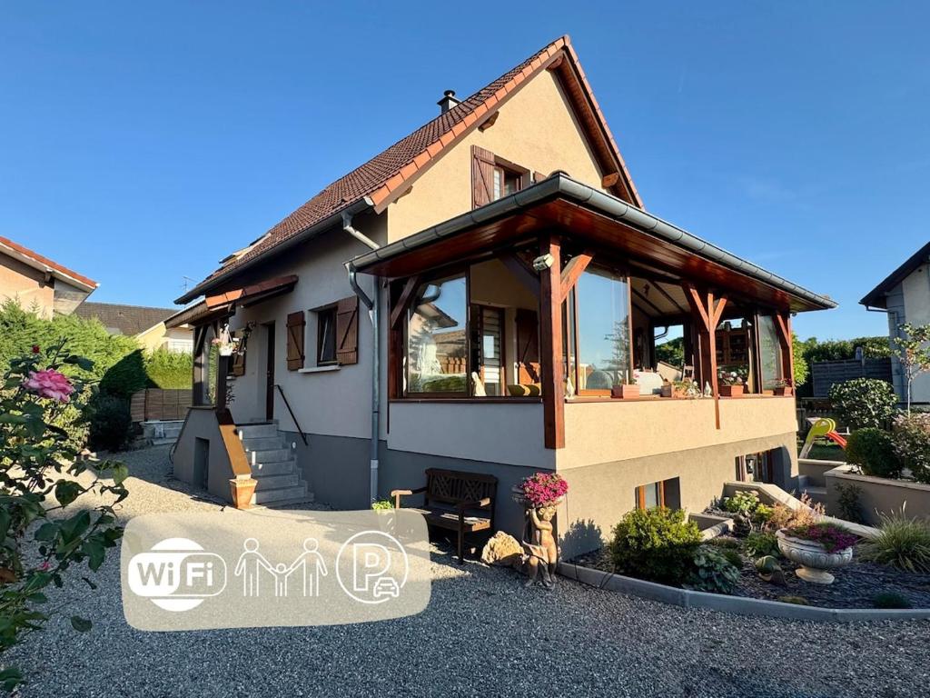 a house with a covered porch on the side of it at Maison familiale, authentique, confort et calme in Sundhoffen