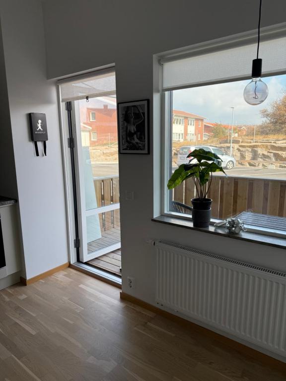 Ảnh trong thư viện ảnh của Lägenhet mitt i Kungshamn ở Kungshamn