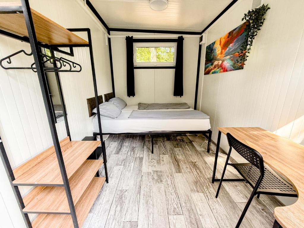 EASY Lodges Berlin - Resim 19