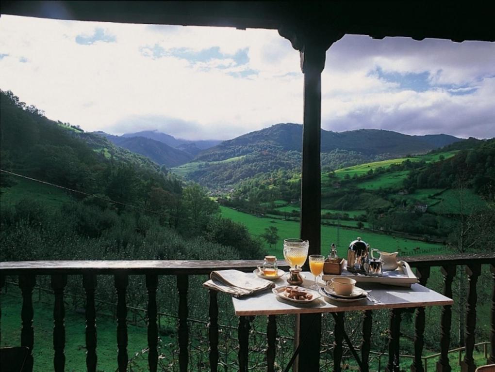 Country House La Casona de Con, Mestas de Con, Spain ...