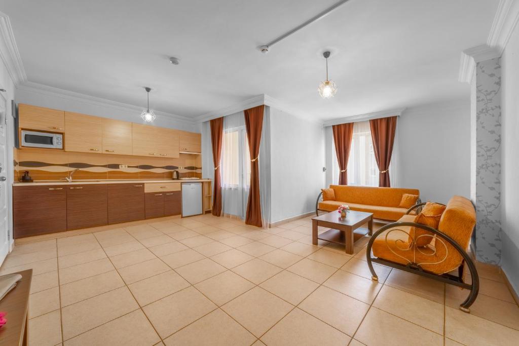 Cleopatra Ada Apart - 6