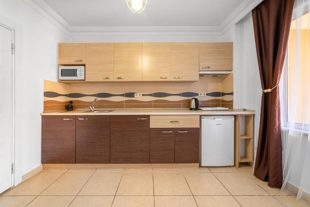 Cleopatra Ada Apart - 11