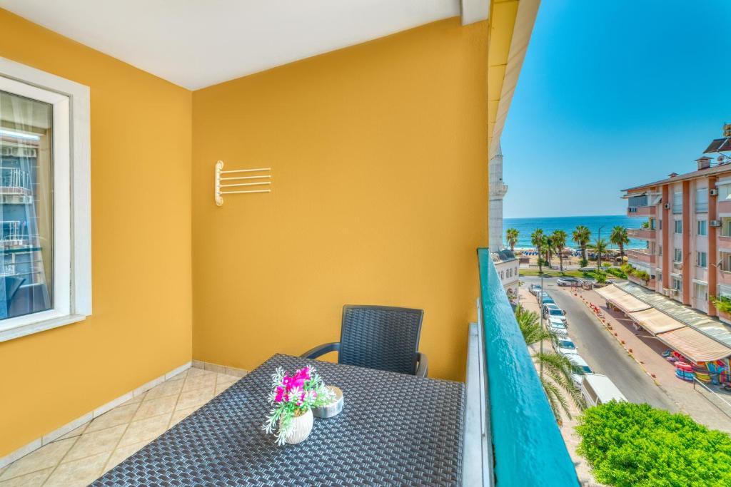 Cleopatra Ada Apart - 5